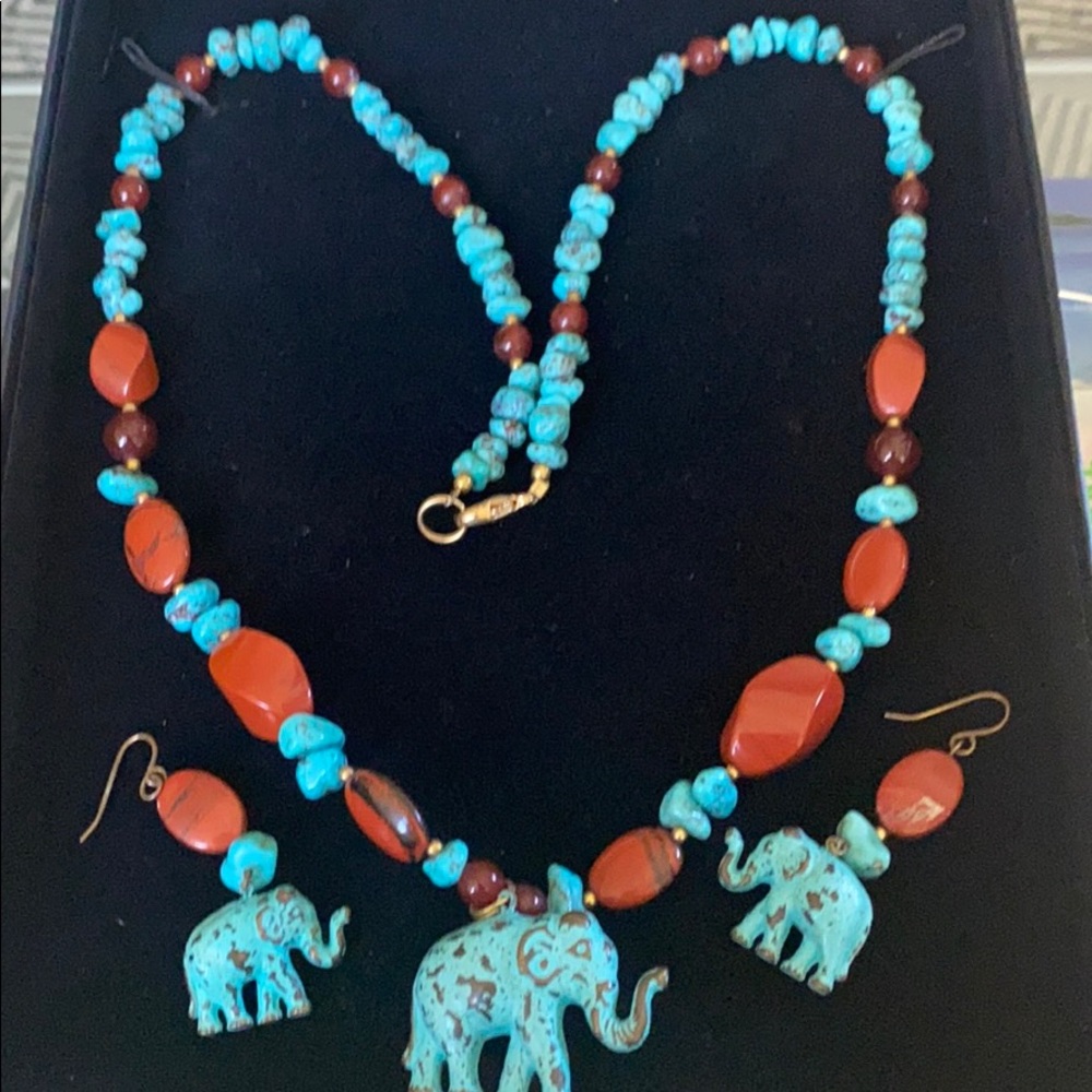 Necklace and a pair on earrings